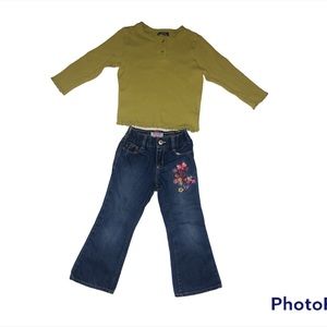 Toddler girl 4T Outfit. Long sleeve with jeans